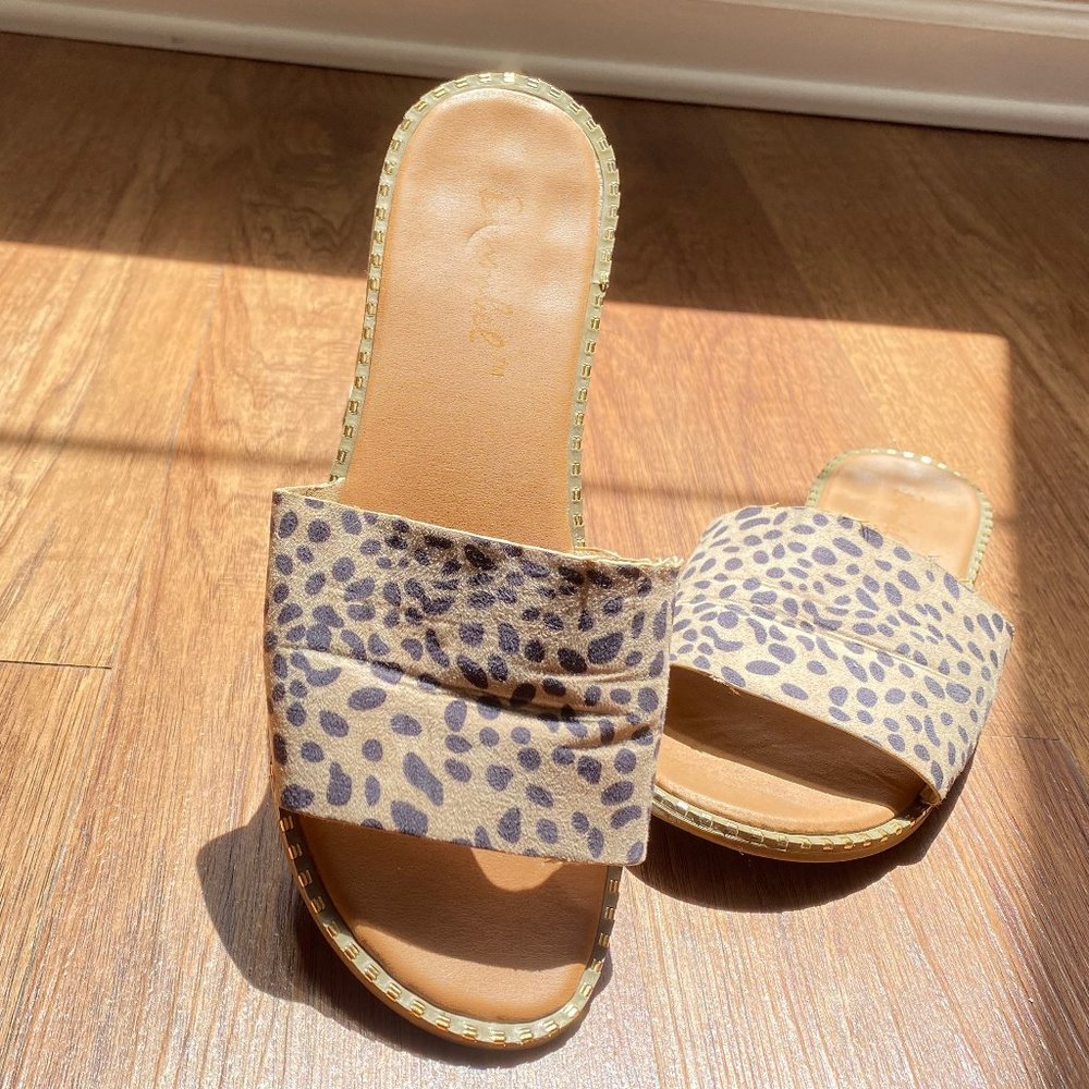 Shoes; Size 7, Sandals, Cheetah print